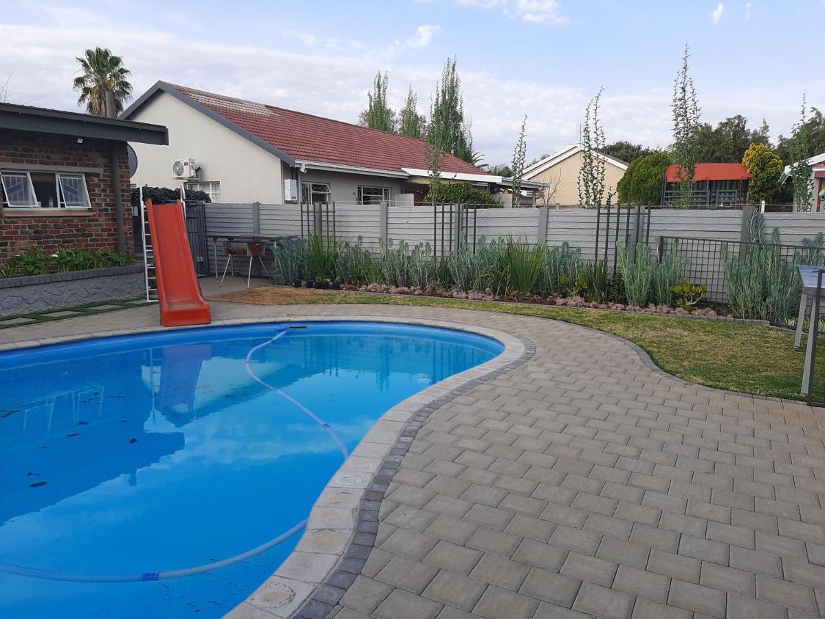 Melsetter'S Guesthouse Bloemfontein Exterior foto
